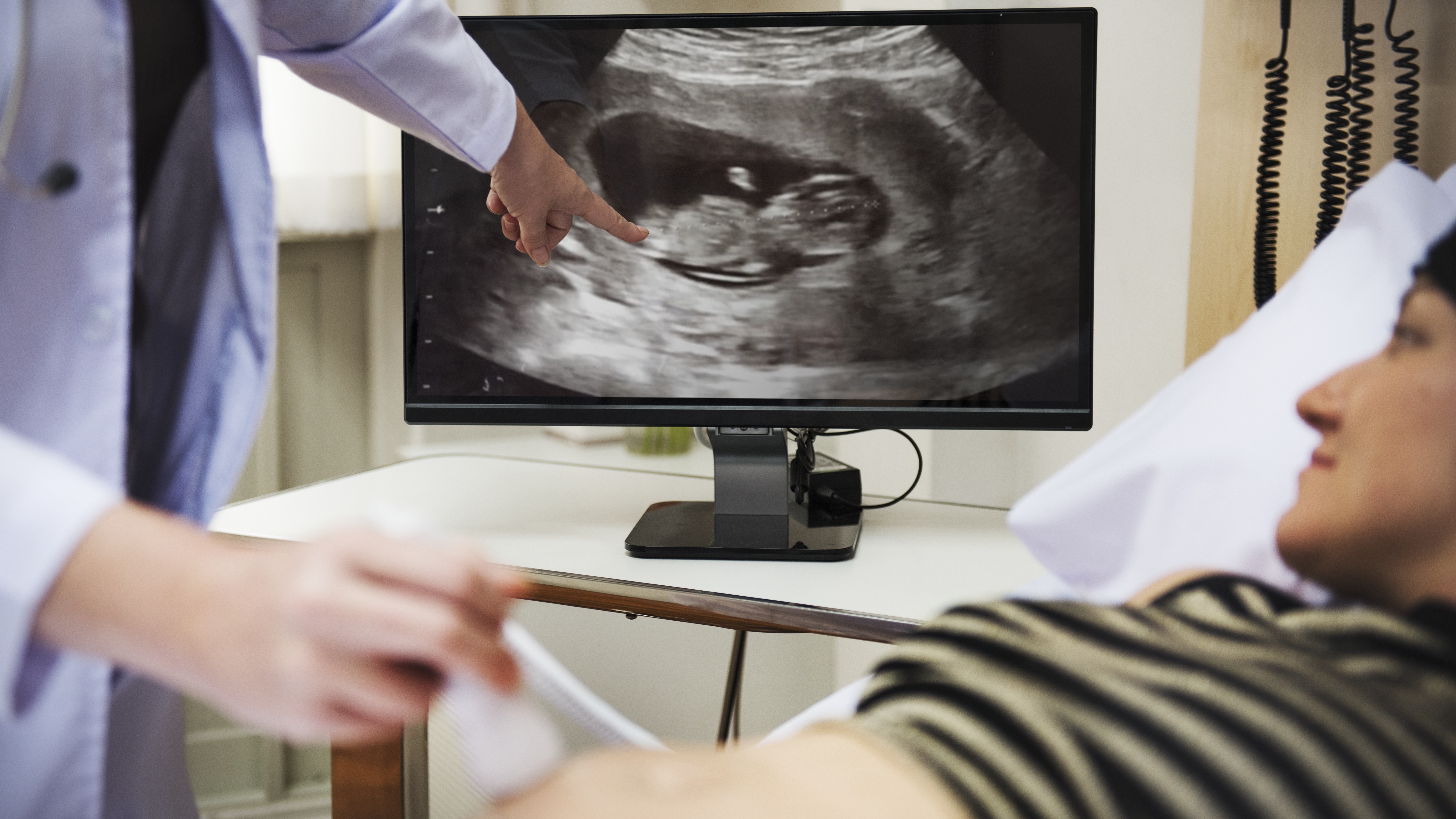 Độ mờ da gáy cao nhưng NIPT bình thường, mẹ bầu vẫn cần theo dõi thai kỳ chặt chẽ