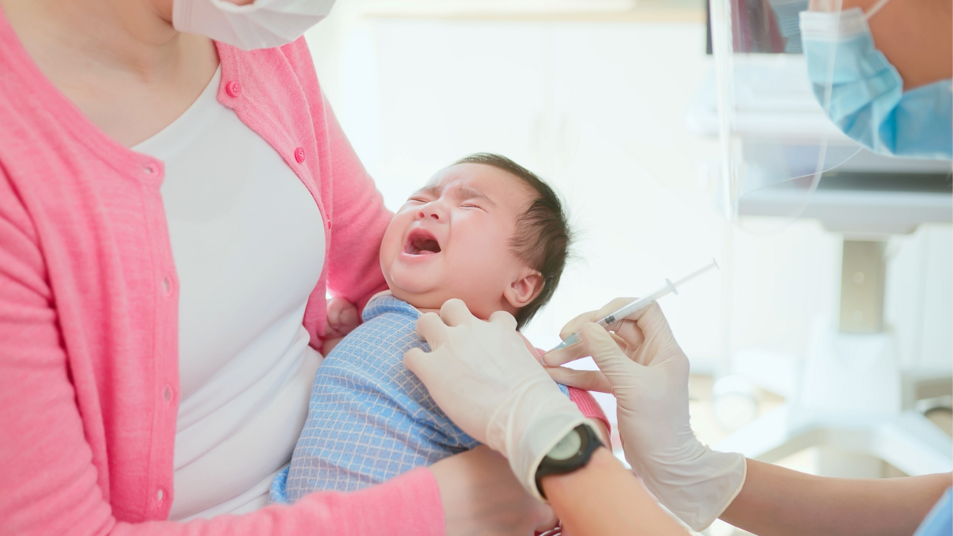 WHO khuyến nghị nên bắt đầu tiêm từ 6 tuần tuổi với các vắc xin như Hib và phế cầu