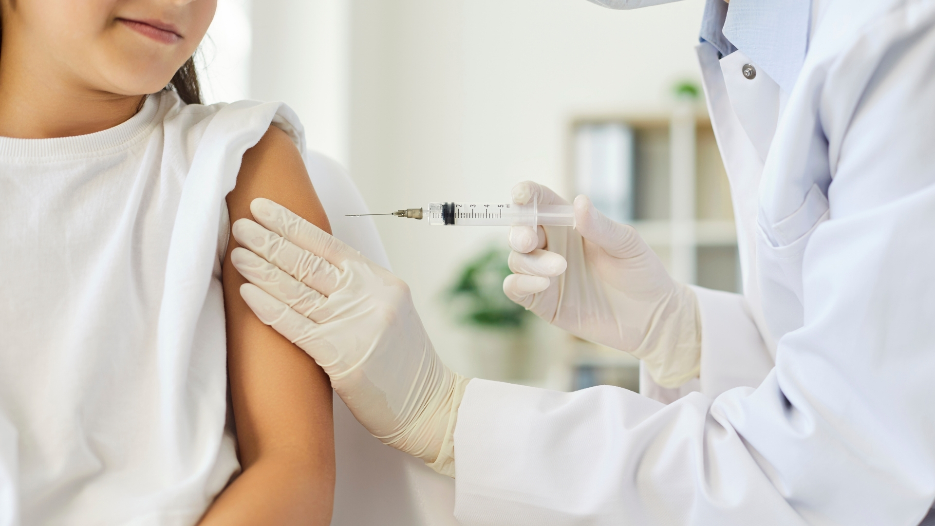 WHO khuyến khích tiêm vắc xin não mô cầu cho thanh thiếu niên