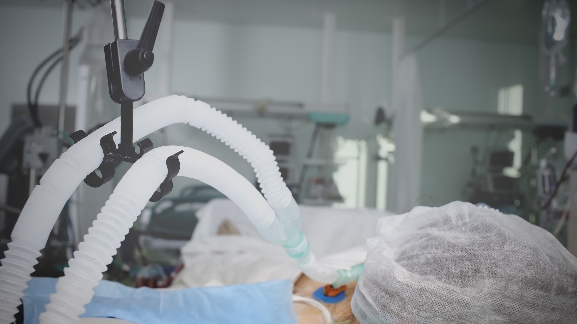 Xét nghiệm khí máu thường được chỉ định khi có bất thường về mô hình hô hấp hoặc theo dõi bệnh nhân đang thở máy