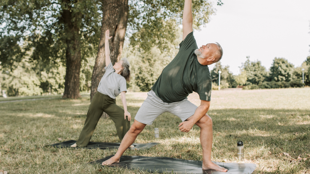 Duy trì vận động thể lực đều đặn giúp cải thiện tuần hoàn máu và tăng sức bền của cơ tim