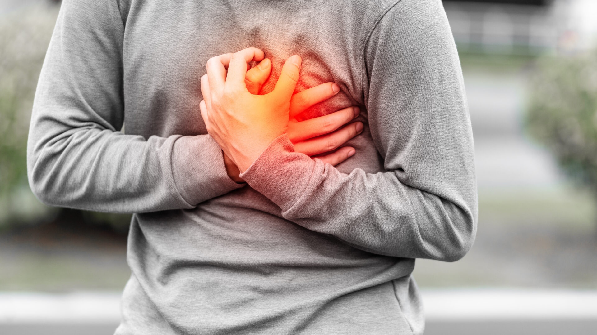 Cơn đau ngực là biểu hiện đột quỵ tim dễ nhận biết