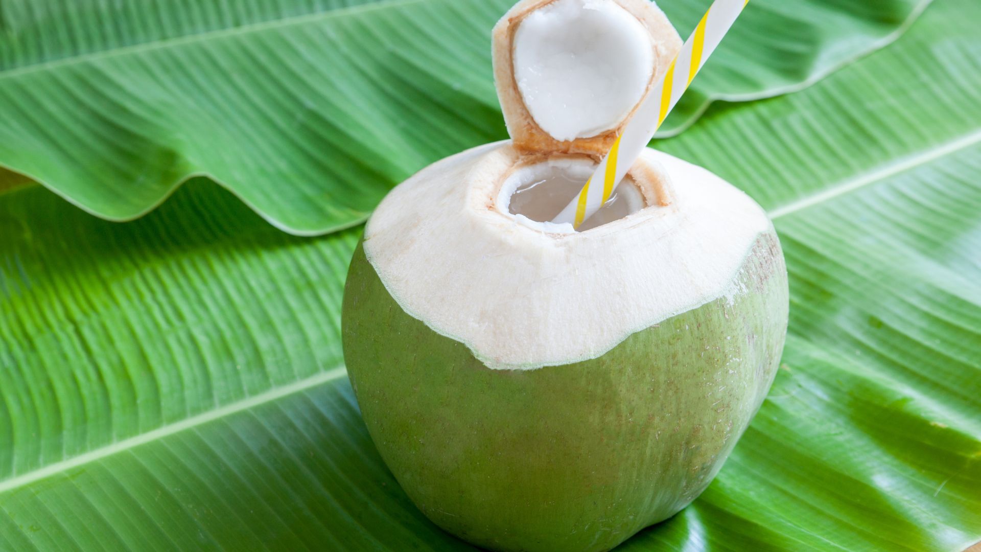 Nước dừa chứa nhiều khoáng chất tốt cho mẹ bầu