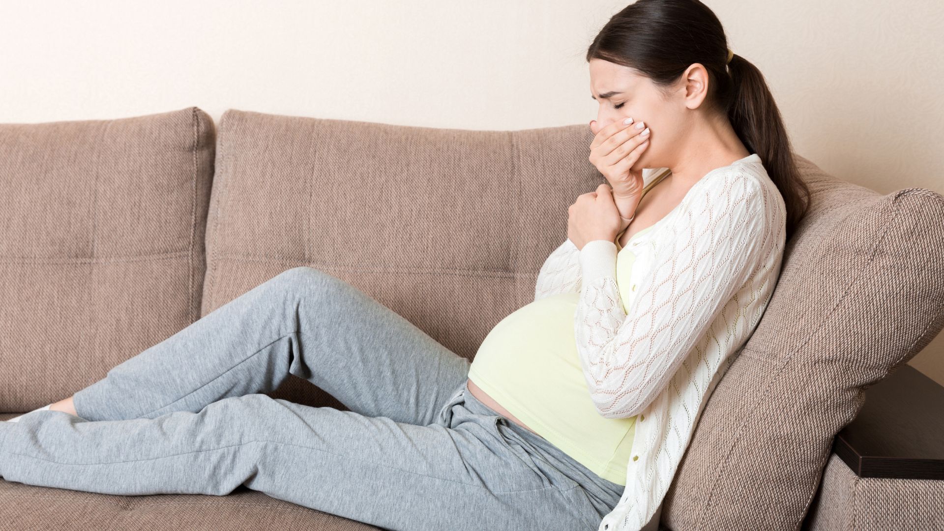 Dư ối có thể khiến mẹ bầu cảm thấy mệt mỏi và khó thở