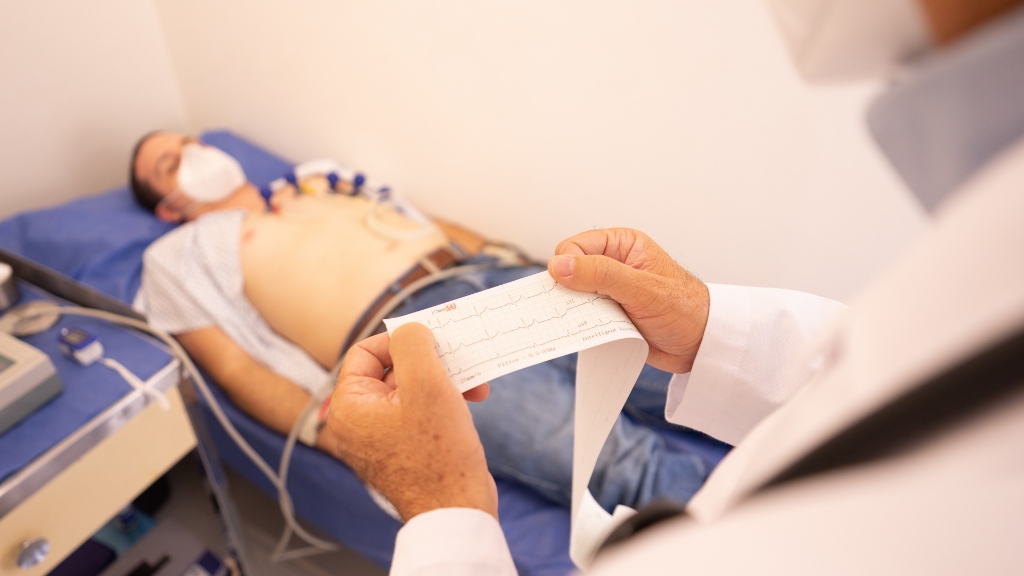 ECG nhồi máu cơ tim là gì? Dấu hiệu nhận biết và ý nghĩa trong cấp cứu 5