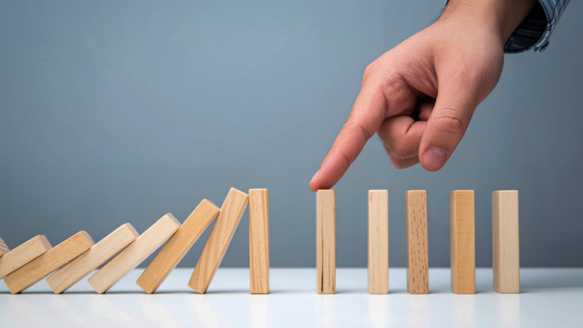 EGCG có khả năng ức chế một số phản ứng oxy hóa dây chuyền, từ đó hạn chế tình trạng tổn thương lan rộng khi chịu các tác động