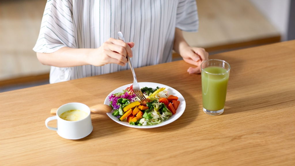 Ăn uống khoa học, vận động mỗi ngày và kiểm soát stress giúp ổn định estrogen