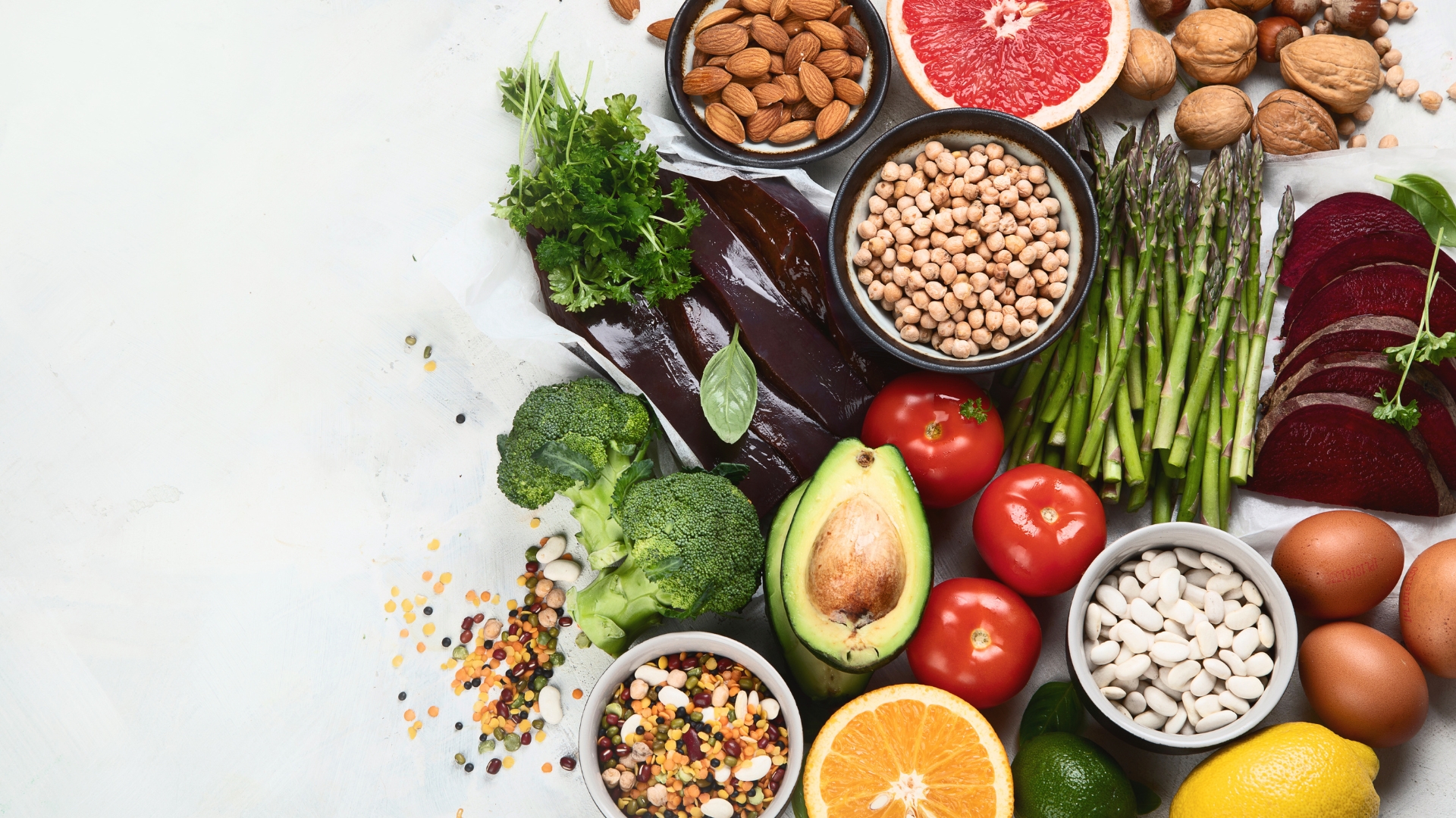 Có thể bổ sung qua chế độ ăn mỗi ngày hoặc qua thực phẩm chức năng nhưng nên chú ý sử dụng hợp lý và cân bằng