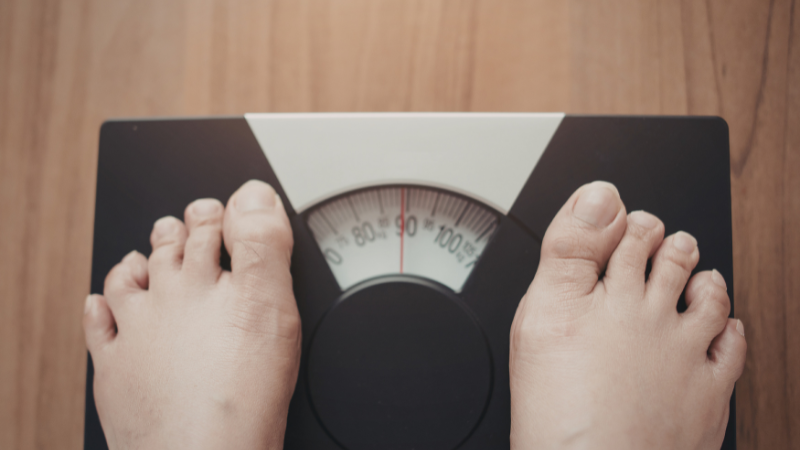 Giữ tư thế đúng và cân nặng hợp lý giúp bảo vệ cột sống thắt lưng