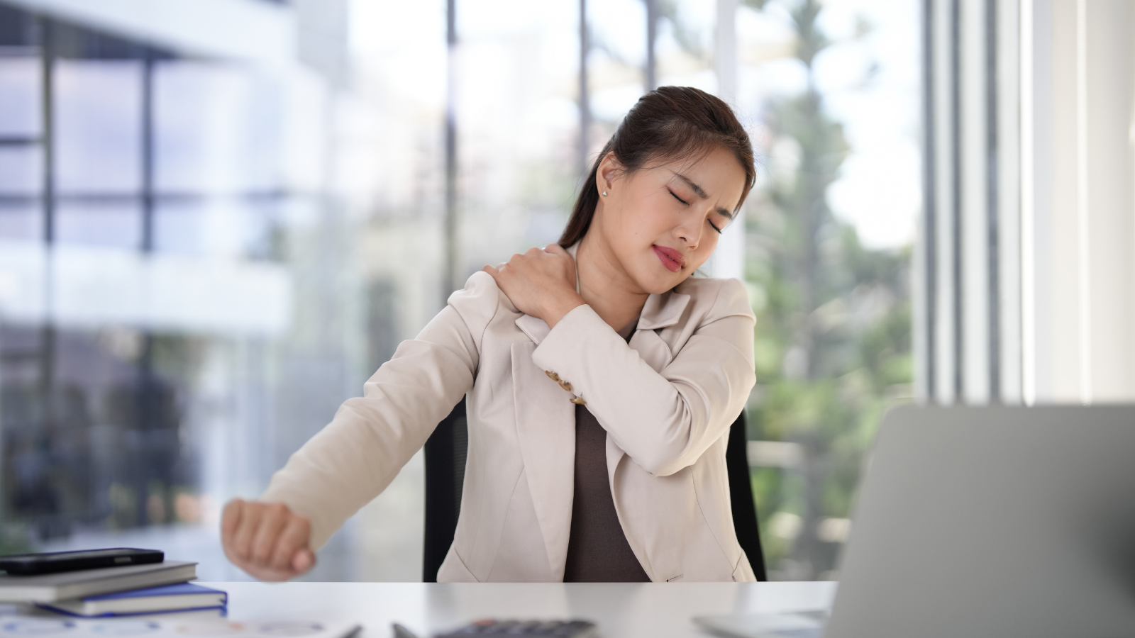 Vôi hóa gân cơ trên gai thường xuất hiện đột ngột, không rõ nguyên nhân