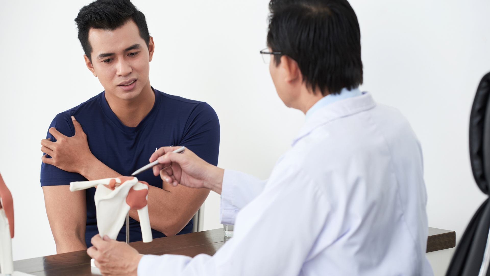 Gãy cổ phẫu thuật xương cánh tay là chấn thương thường gặp