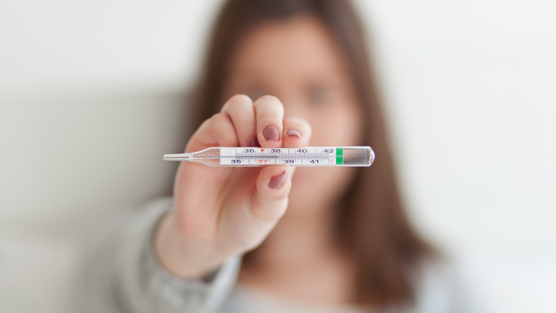 Theo dõi sức khỏe, tái khám đúng hẹn, lưu ý sốt hoặc dấu hiệu bất thường để phòng biến chứng