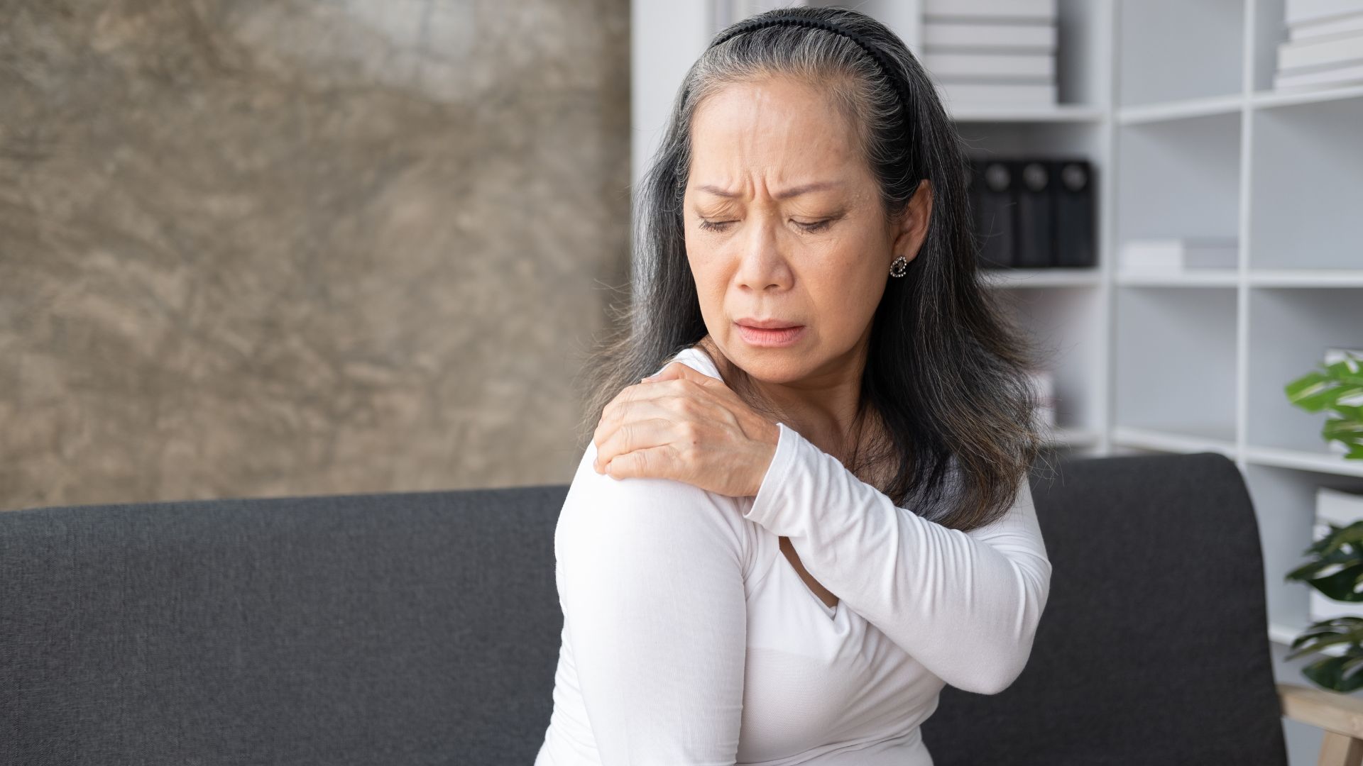 Người cao tuổi mắc bệnh loãng xương có nguy cơ gãy xương cánh tay khi va chạm cao hơn bình thường