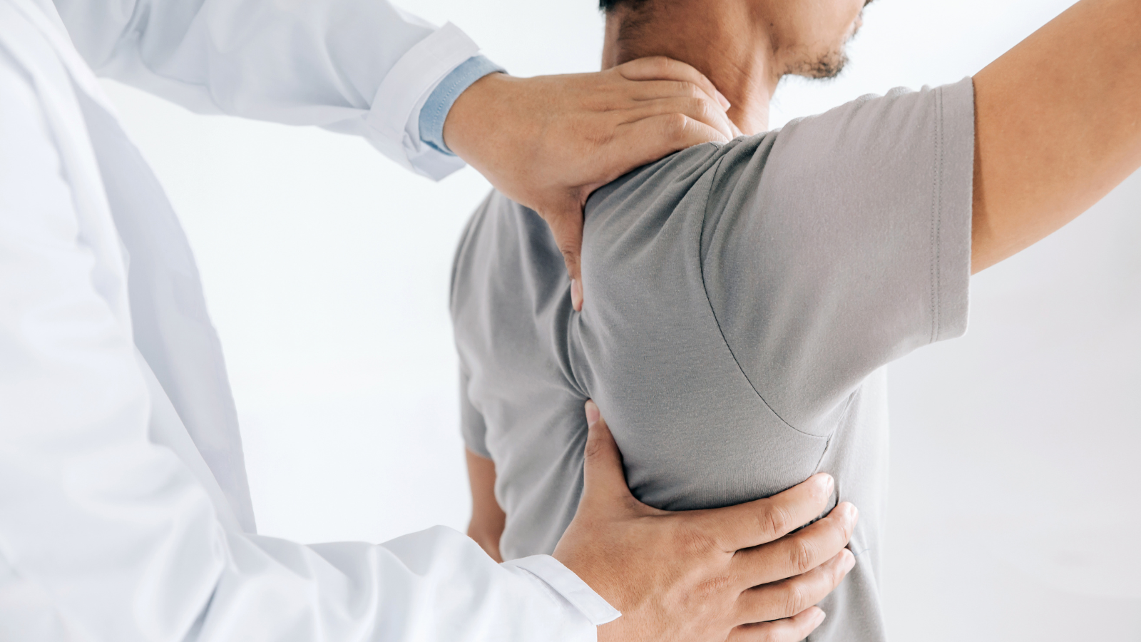 Vật lý trị liệu đúng cách đóng vai trò quan trọng trong phục hồi sau gãy xương đòn
