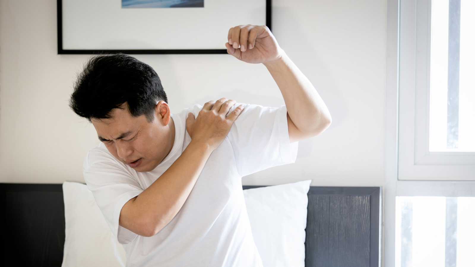Gãy xương đòn không điều trị đúng cách có thể gây liền lệch và đau mạn tính