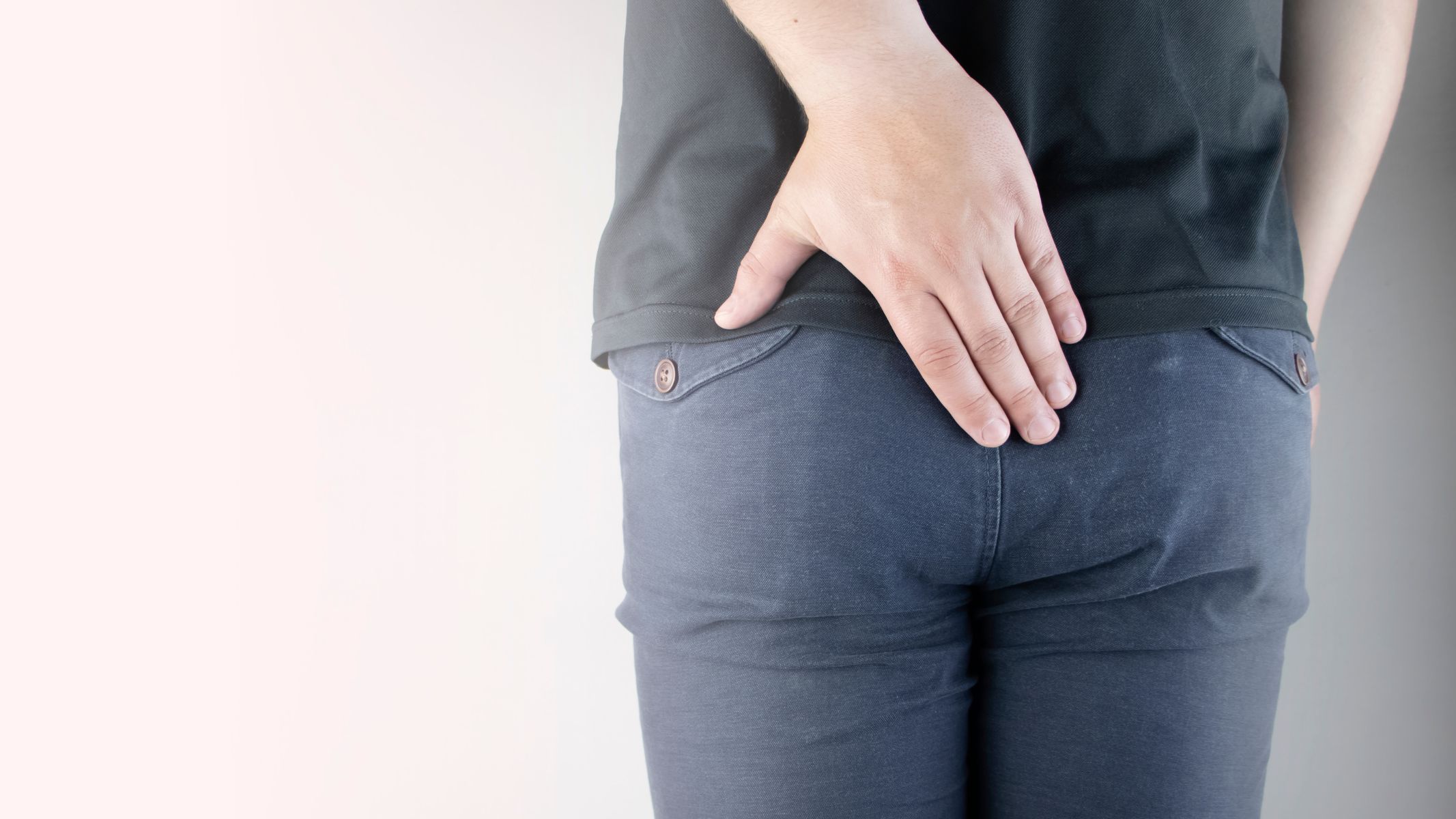 Ghẻ ở mông là một dạng nhiễm ký sinh trùng da liễu do Sarcoptes scabiei hominis gây ra