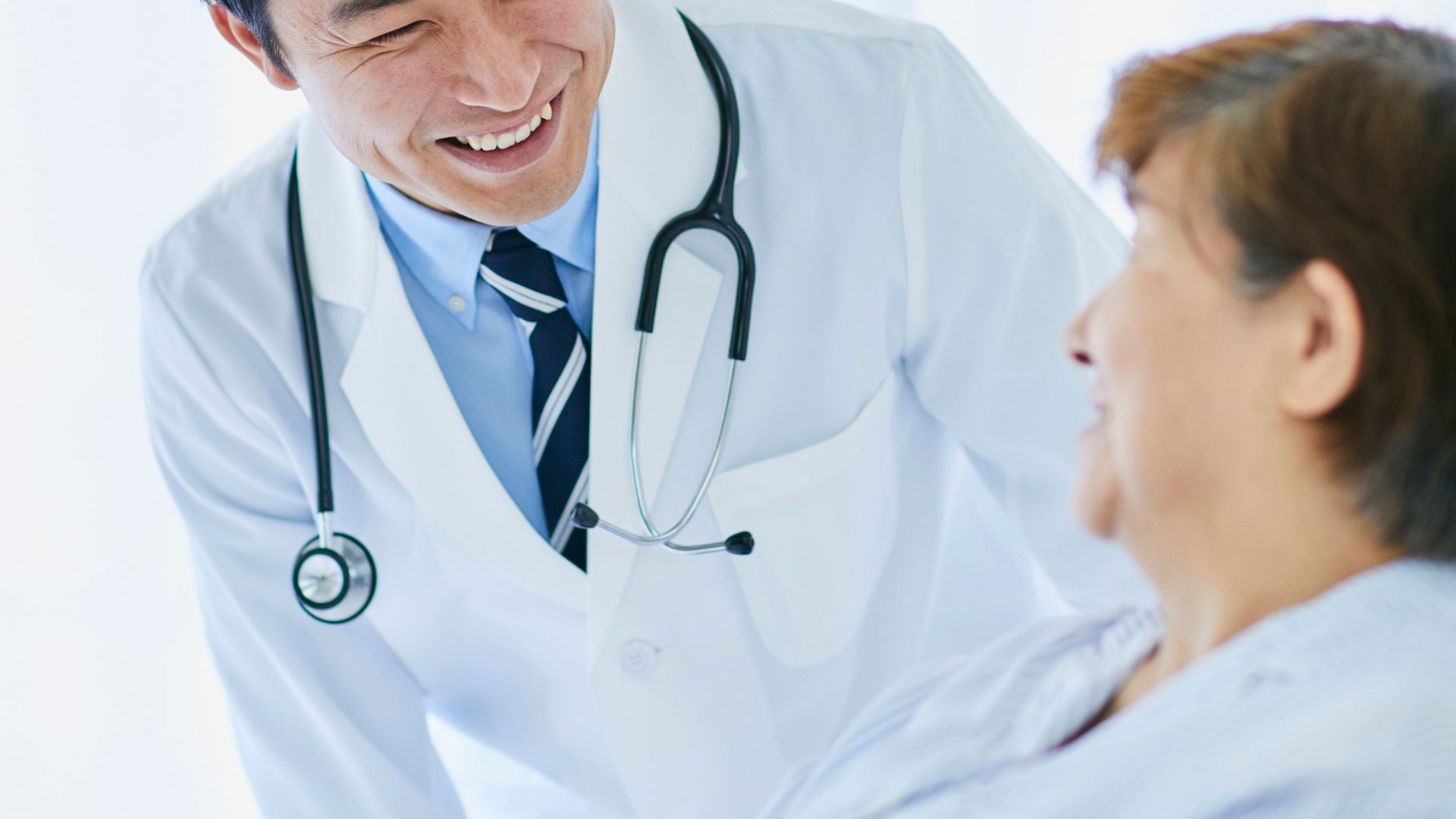 Tuân thủ phác đồ điều trị của bác sĩ là việc cần làm sau ghép tim