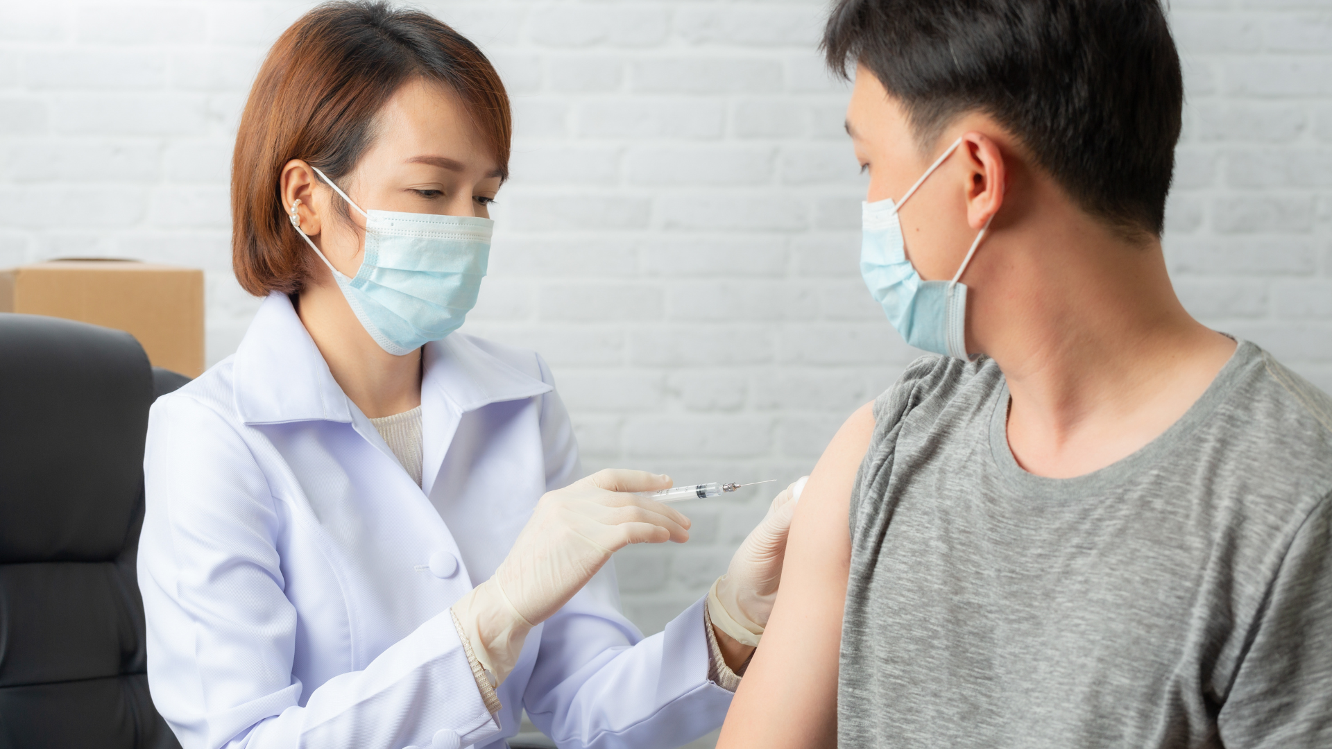 Vắc xin Barycela phải được tiêm dưới da đúng kỹ thuật, sử dụng bơm kim tiêm vô trùng riêng cho từng người