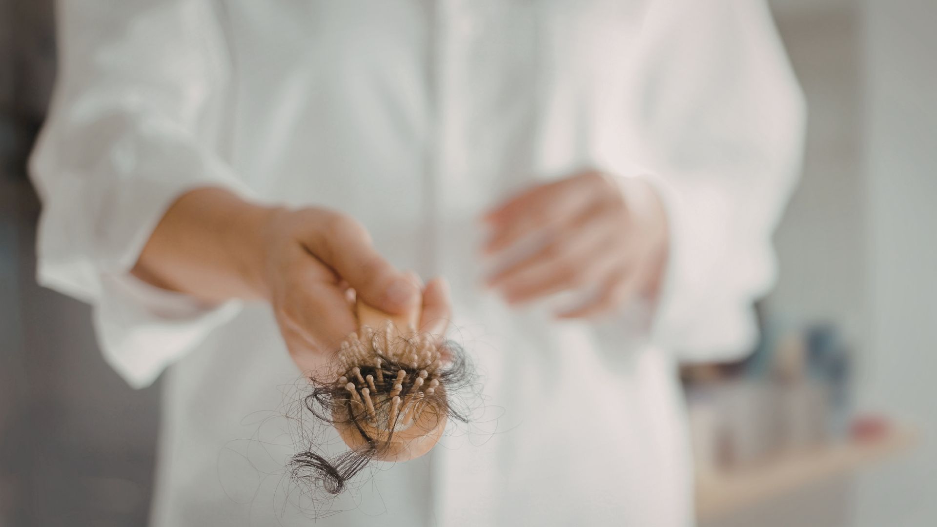 Mẫu tóc dễ thu và bảo quản thích hợp cho việc làm xét nghiệm