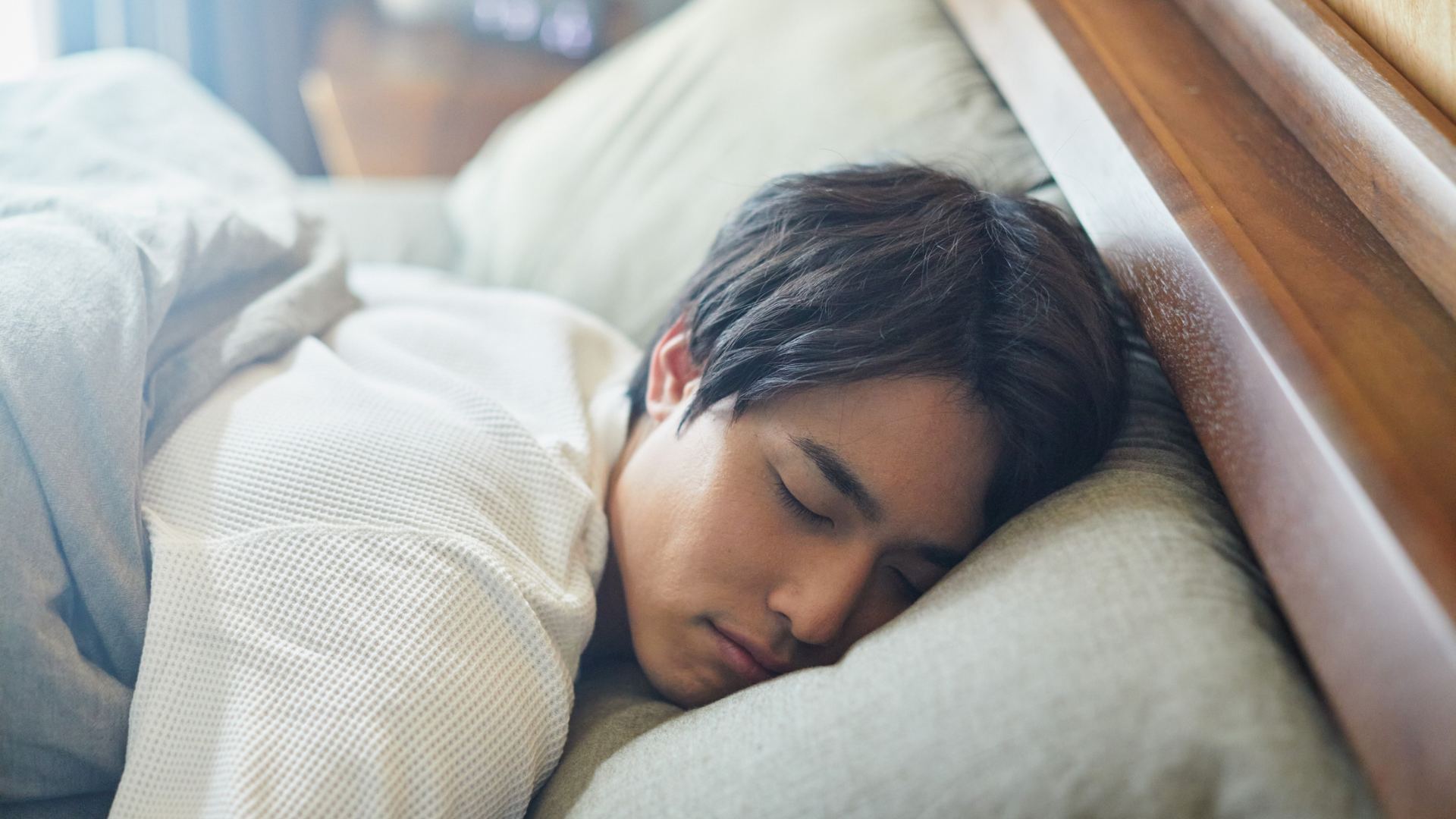 Yếu tố môi trường và thói quen có thể làm giảm giấc ngủ sâu