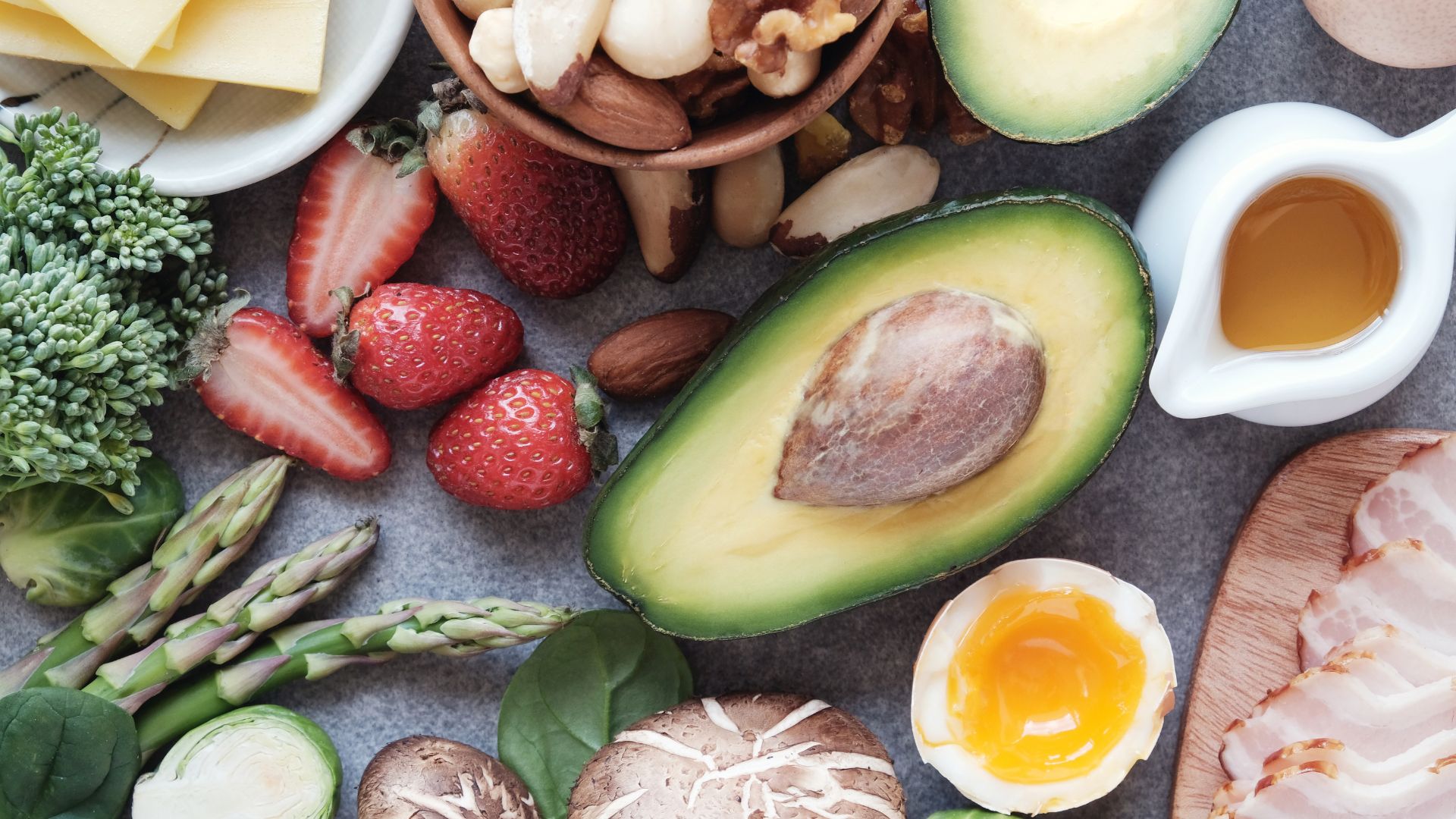 Trái cây ít calo, giàu chất xơ giúp tạo cảm giác no lâu và hỗ trợ giảm cân tự nhiên