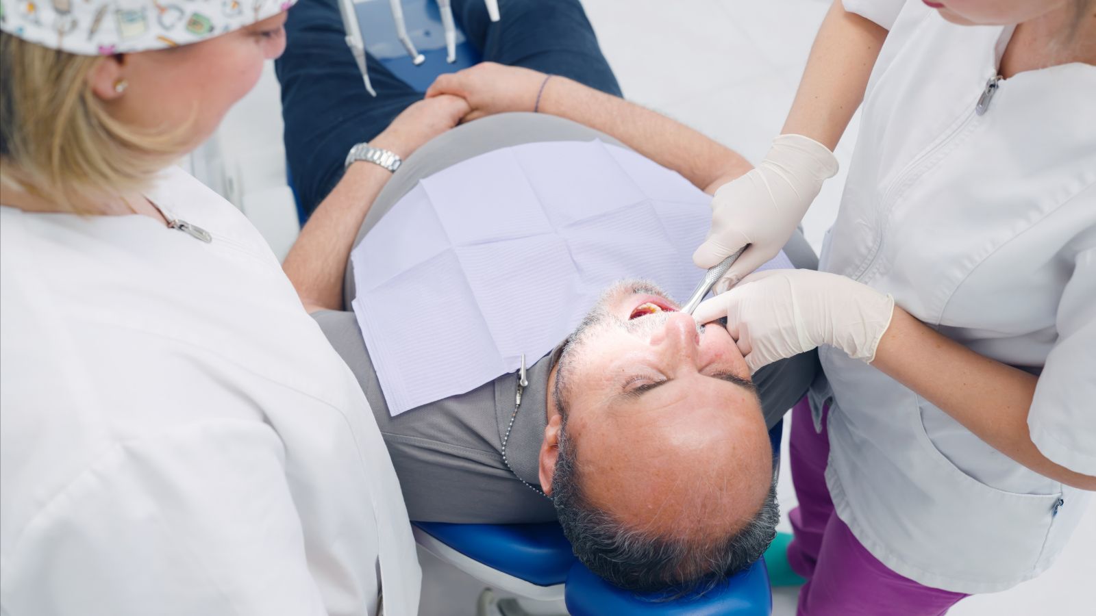 Mức chi phí nhổ răng khôn phụ thuộc vào nhiều yếu tố khác nhau