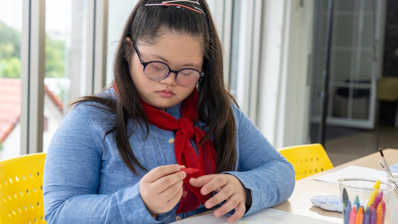 Trẻ tự kỷ có thể gặp khó khăn trong giao tiếp, ngôn ngữ, hay tương tác xã hội