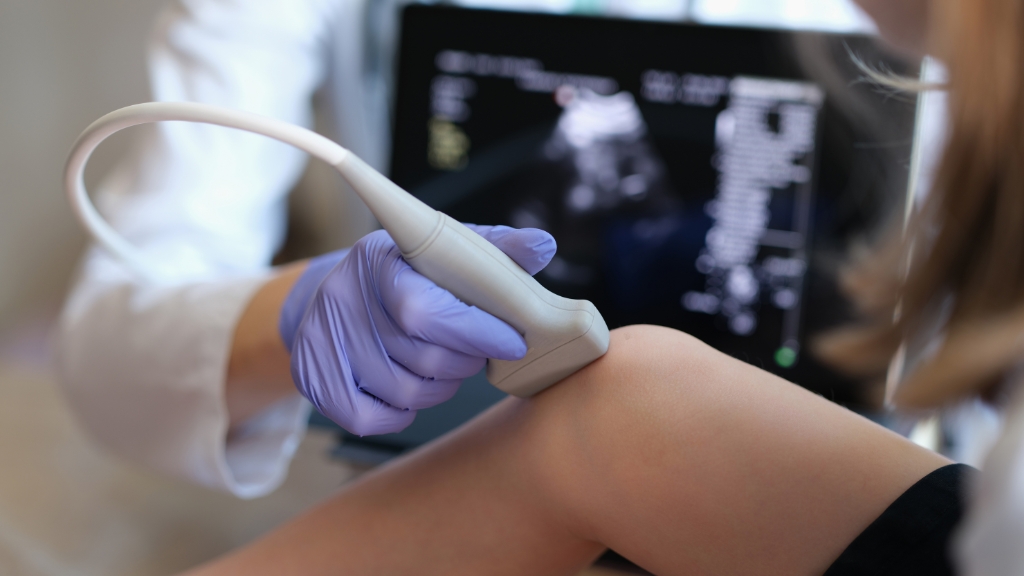 Siêu âm và CT năng lượng kép giúp phát hiện sớm tinh thể urat trong khớp