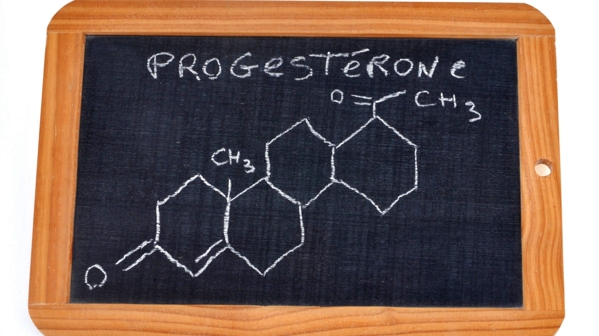 Nồng độ hormon trong pha hoàng thể ảnh hưởng đến nội mạc tử cung và tạo điều kiện cho phôi làm tổ
