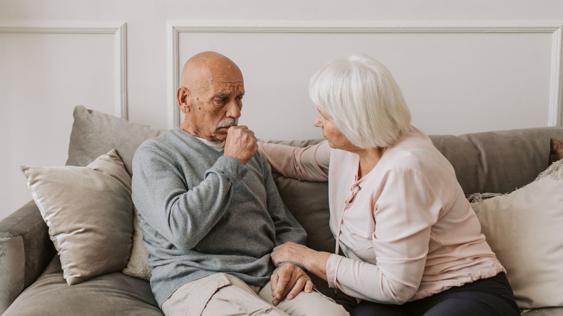 Ho kéo dài là triệu chứng điển hình của tình trạng phổi bị ô nhiễm