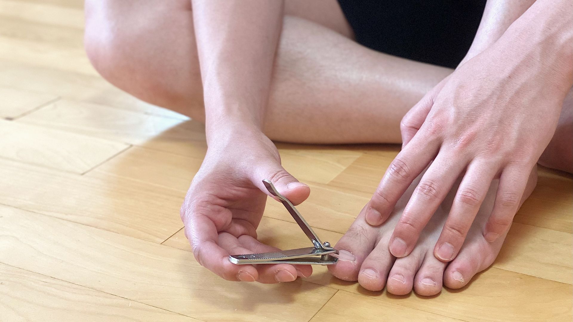 Cắt móng chân đúng cách giúp bảo vệ sức khoẻ móng chân