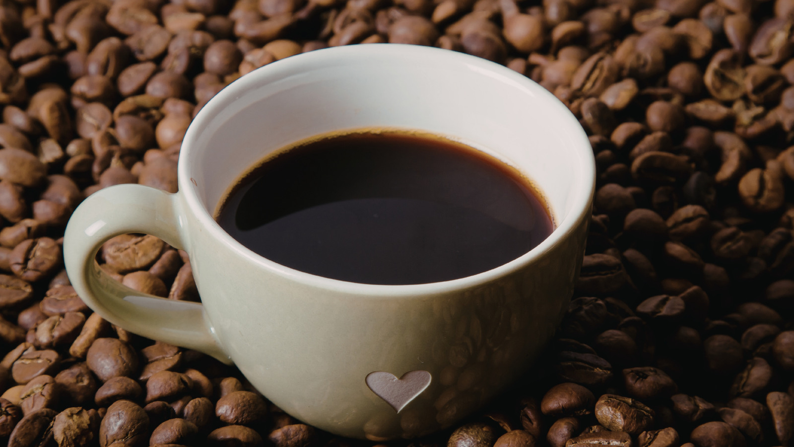 Giải rượu bằng cách uống cà phê có thể khiến tình trạng ngộ độc trở nên nguy hiểm hơn