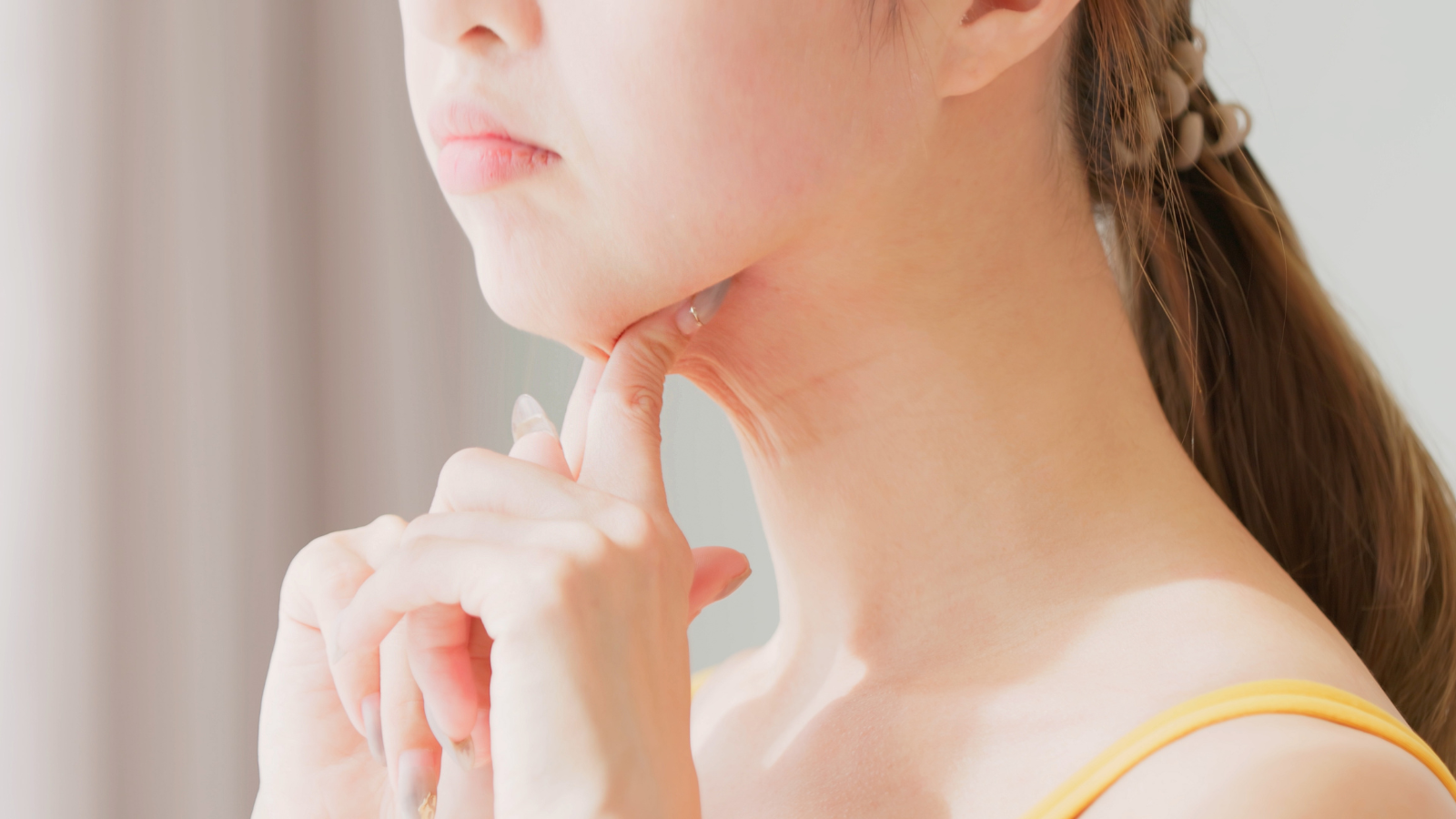 Bài tập cơ mặt giúp giảm mỡ mặt, cải thiện đường nét cằm và má