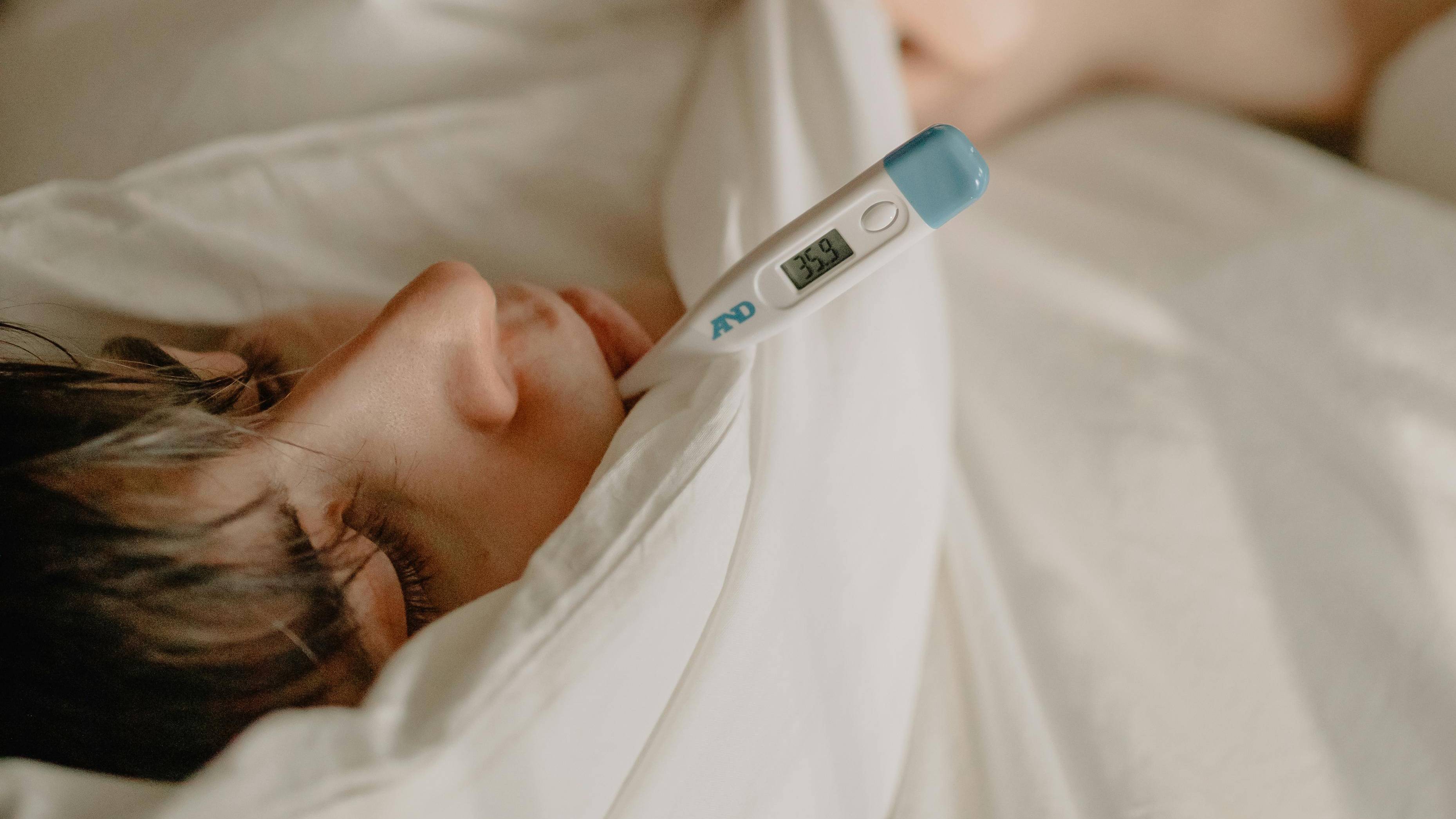 Nhiều bệnh nhiễm virus và vi khuẩn có thể gây giảm tiểu cầu tạm thời như sốt xuất huyết Dengue