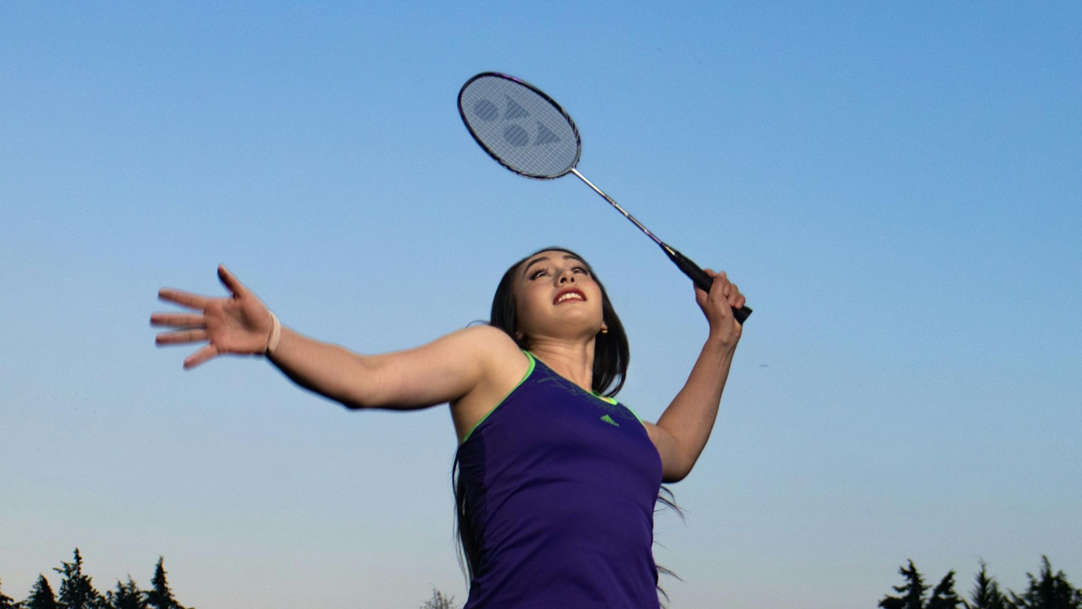 Người chơi thể thao, nhất là bóng chuyền, cầu lông hoặc tennis, dễ gặp chấn thương này hơn