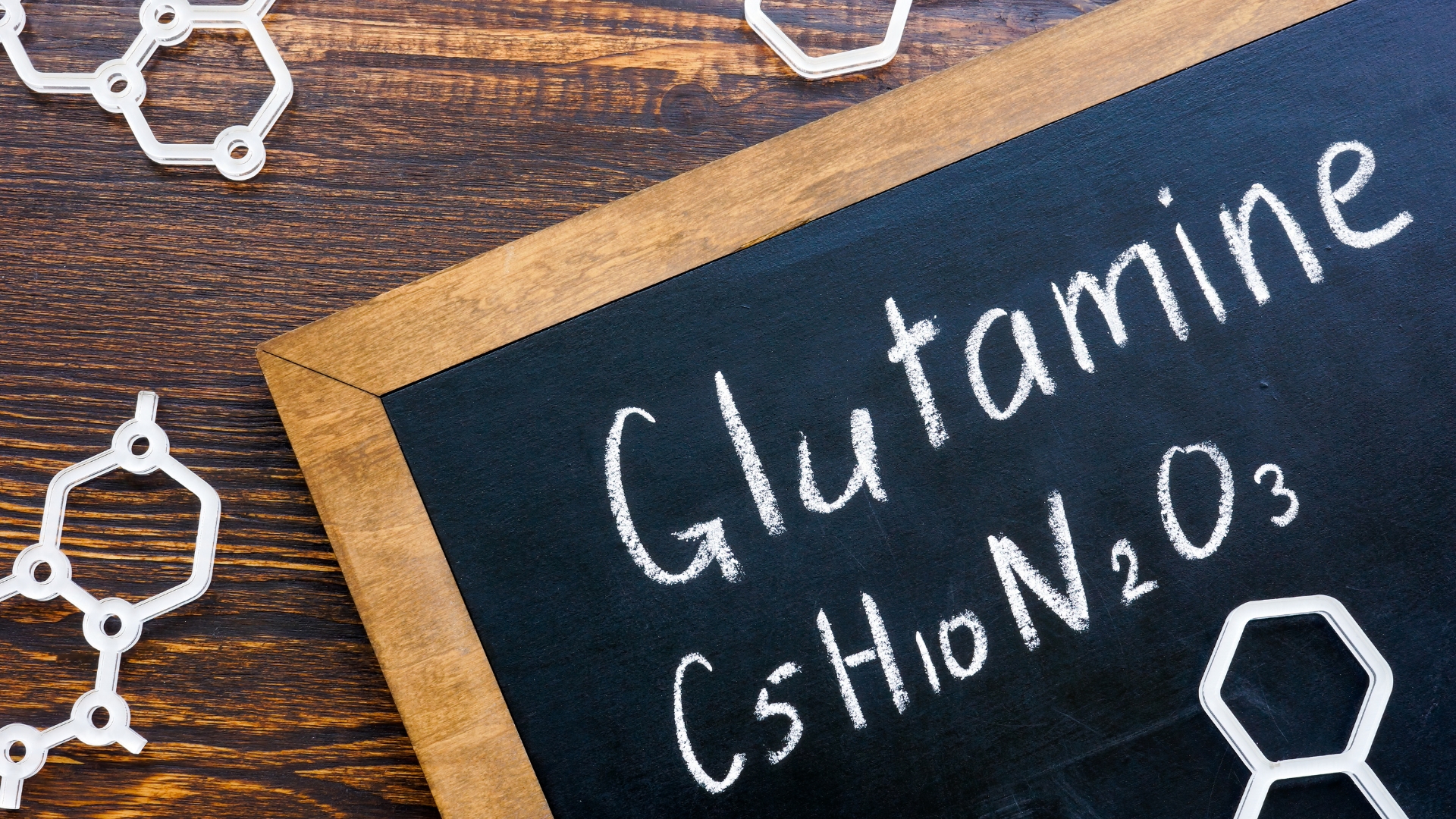 Glutamine là một axit amin cần thiết, giữ nhiều vai trò trong sinh lý cơ thể