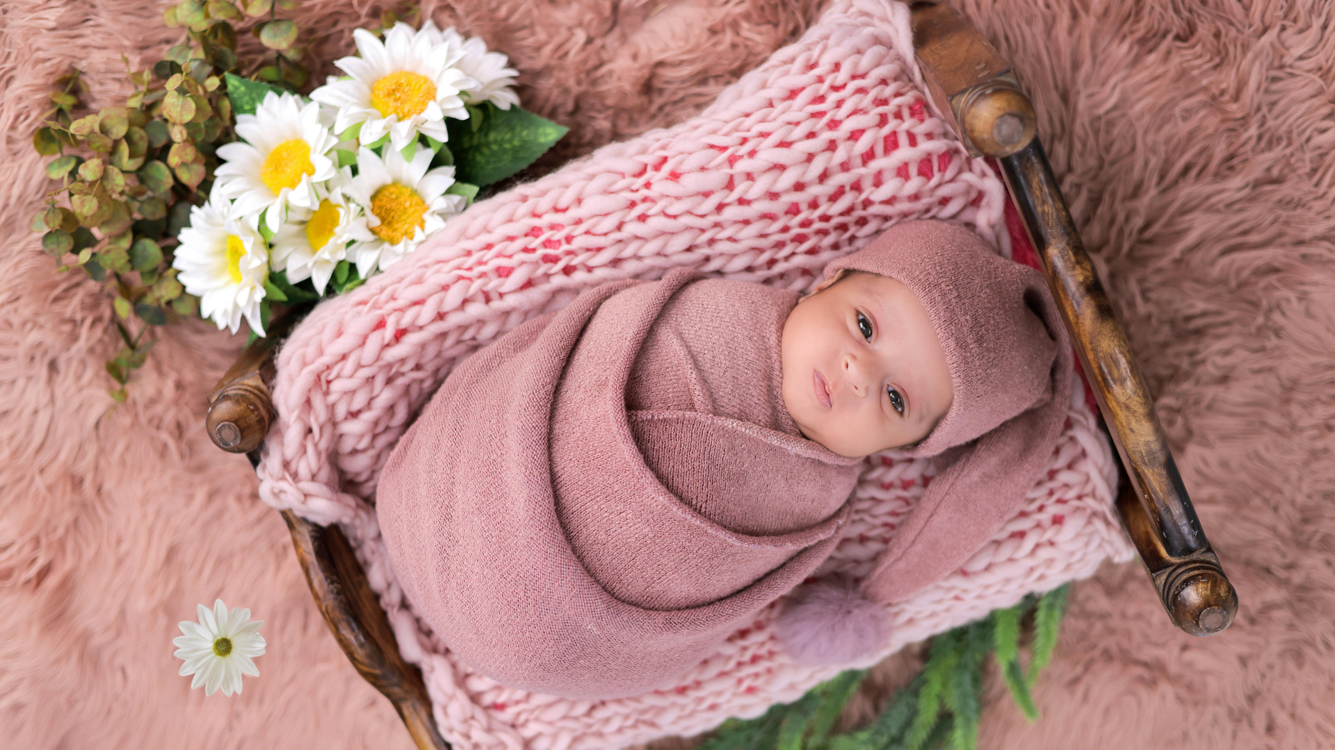 Sử dụng gối chống trào ngược đúng cách giúp bé thoải mái hơn