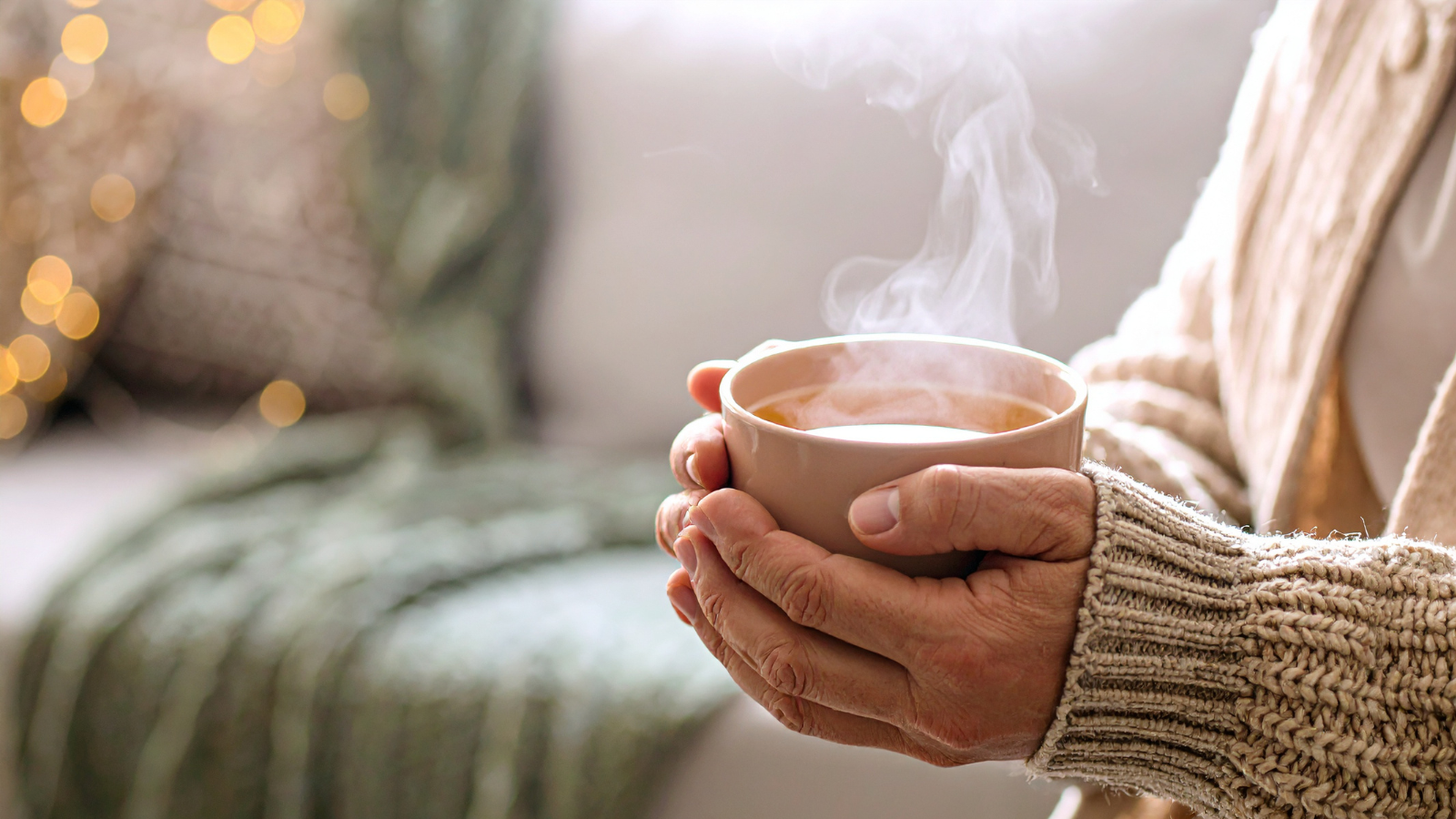 Gừng ngâm mật ong giúp làm dịu cổ họng, giảm ho và hỗ trợ tiêu hóa hiệu quả