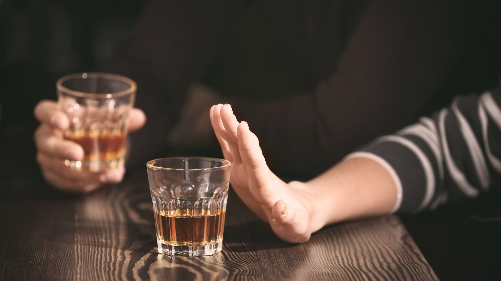 Hạn chế uống rượu bia để vòng tránh thai ổn định tốt hơn