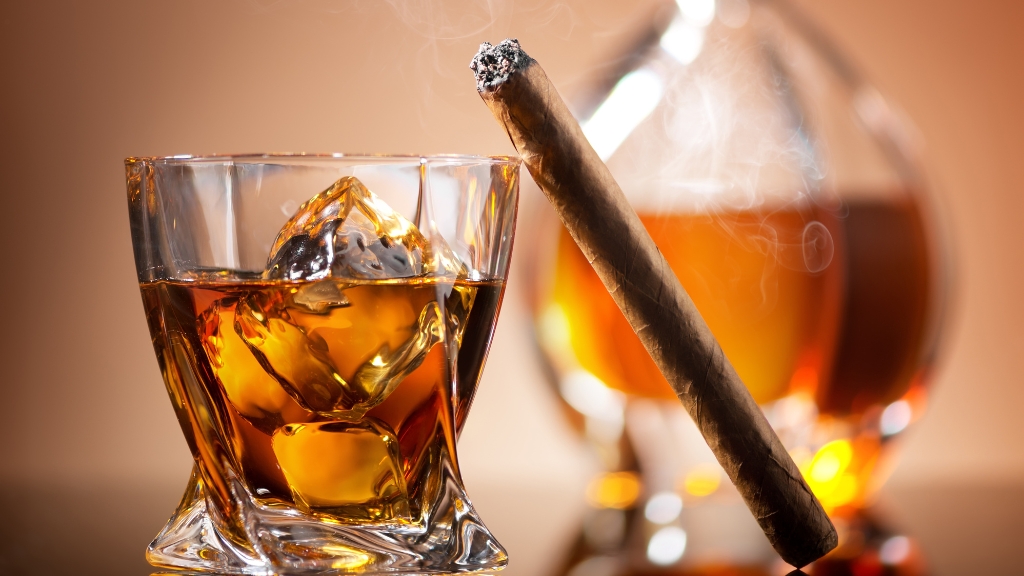 Sử dụng thuốc lá hoặc caffeine chung với rượu có thể làm tăng nguy cơ bị hangover