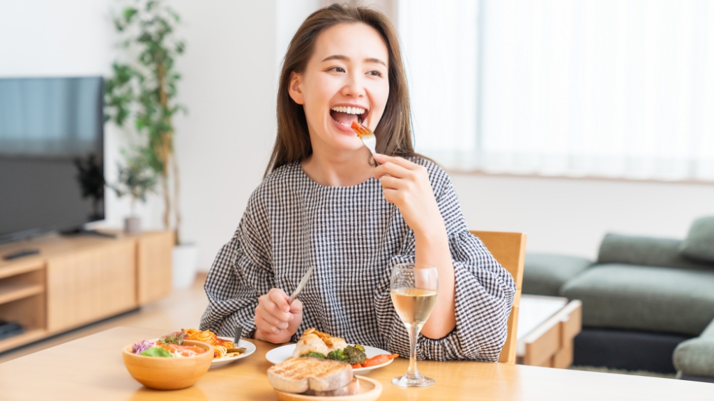 Ăn trước khi uống rượu bia giúp phòng tránh hangover hiệu quả