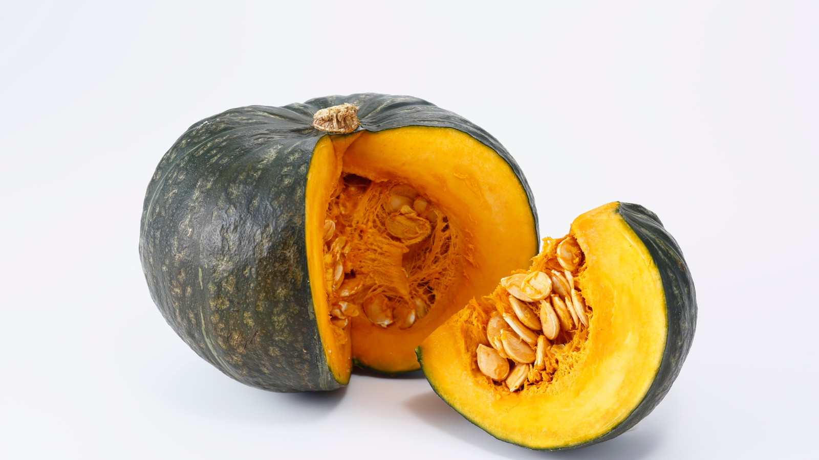 Hạt bí cung cấp dưỡng chất thiết yếu cho mẹ bầu trong 3 tháng đầu thai kì