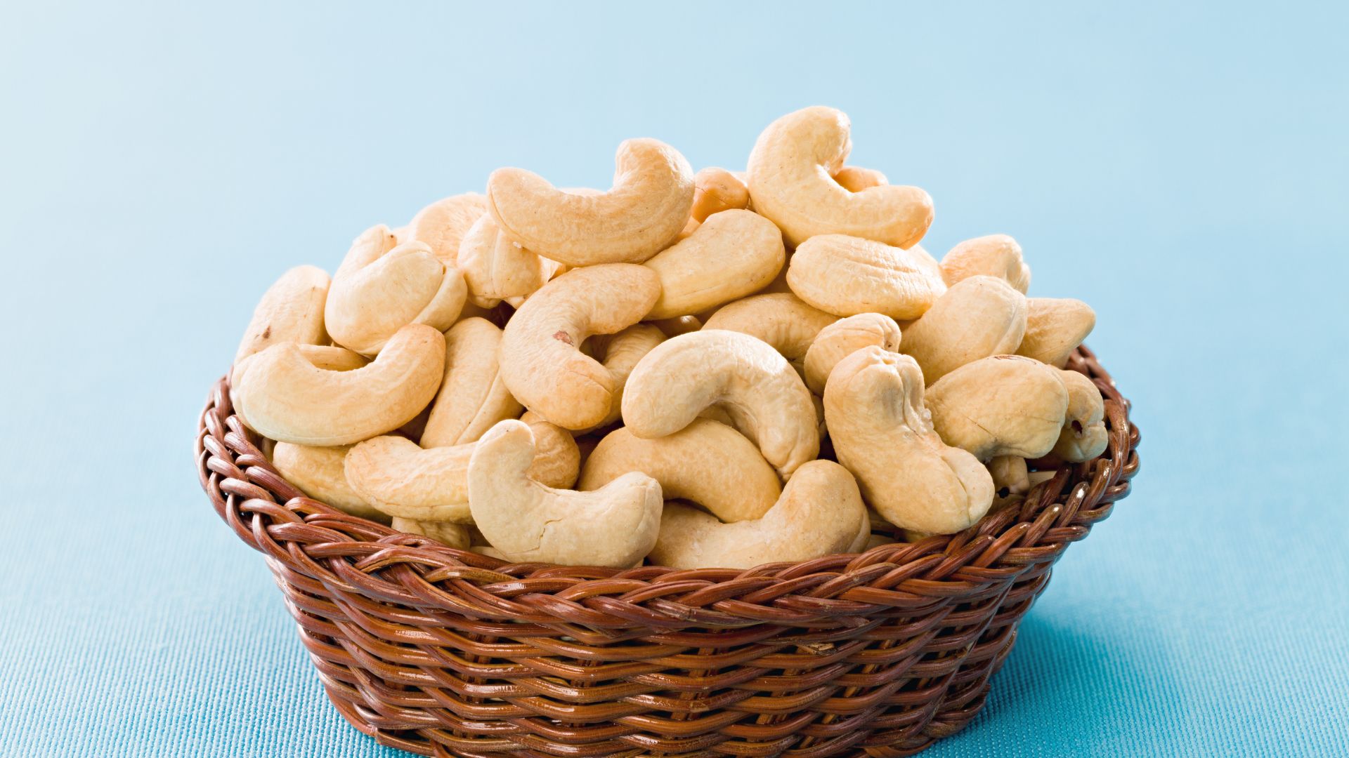 Hạt điều không chỉ thơm ngon mà còn nổi bật với thành phần dinh dưỡng đa dạng