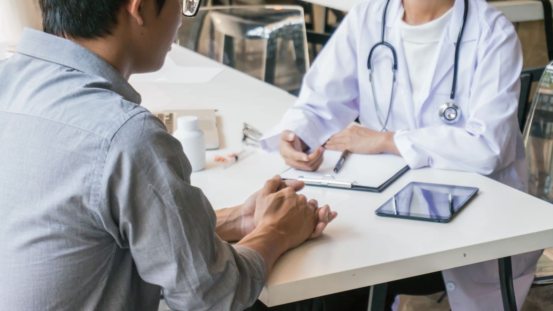 Người bệnh nên đi khám khi thấy đau rát vùng họng kéo dài