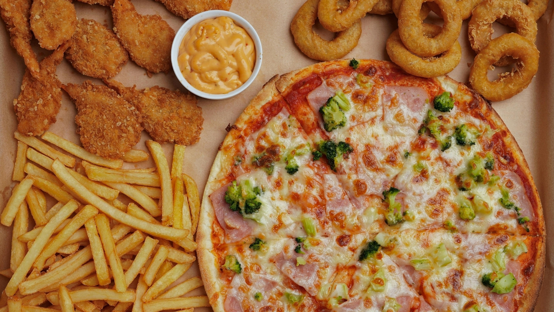 Hay bị mụn nhọt áp xe nên kiêng ăn gì? Bị mụn nhọt áp xe không nên ăn đồ ăn nhiều dầu mỡ