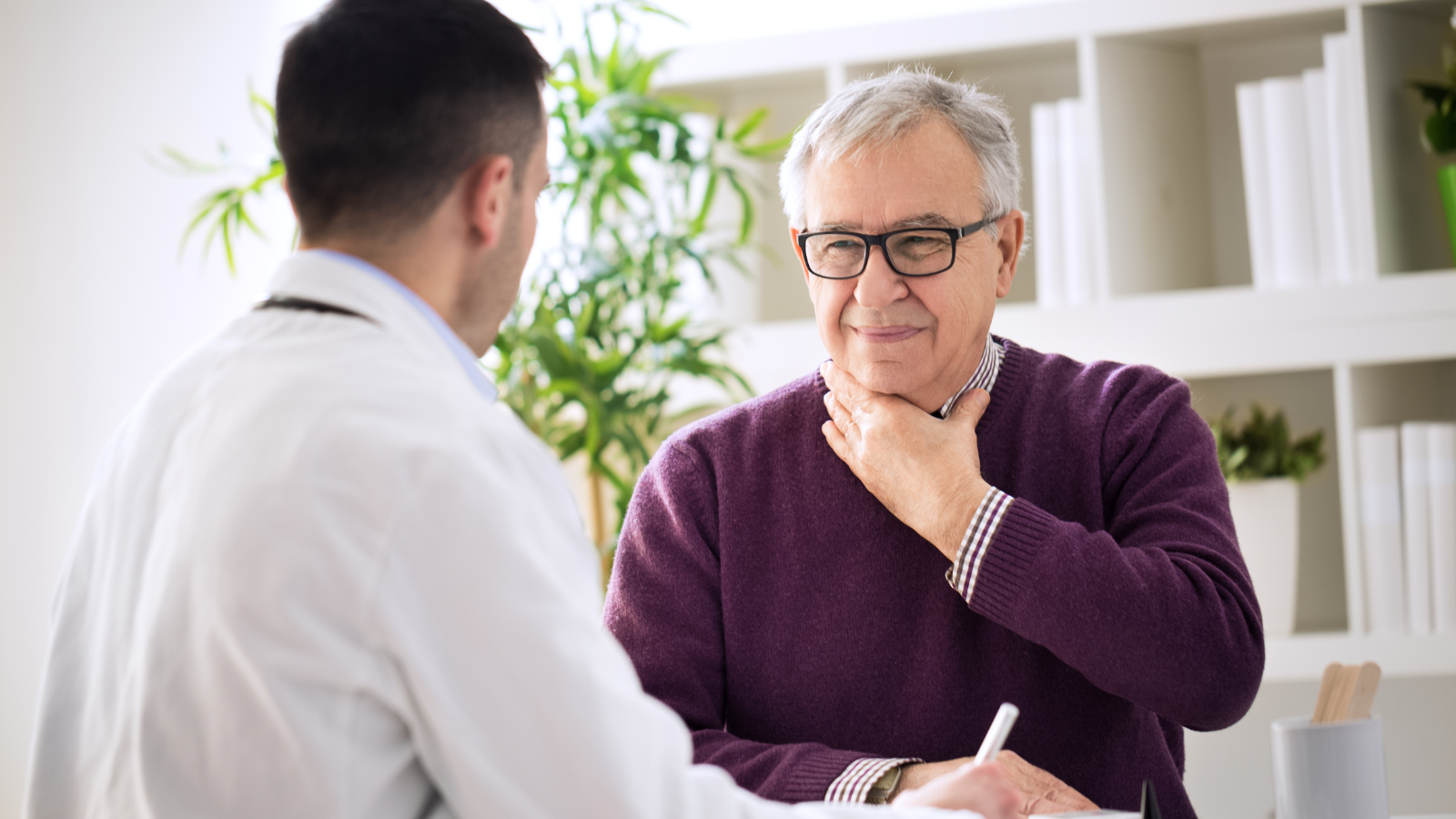 Hãy đến gặp chuyên gia tai mũi họng khi có dấu hiệu nuốt vướng, khó thở