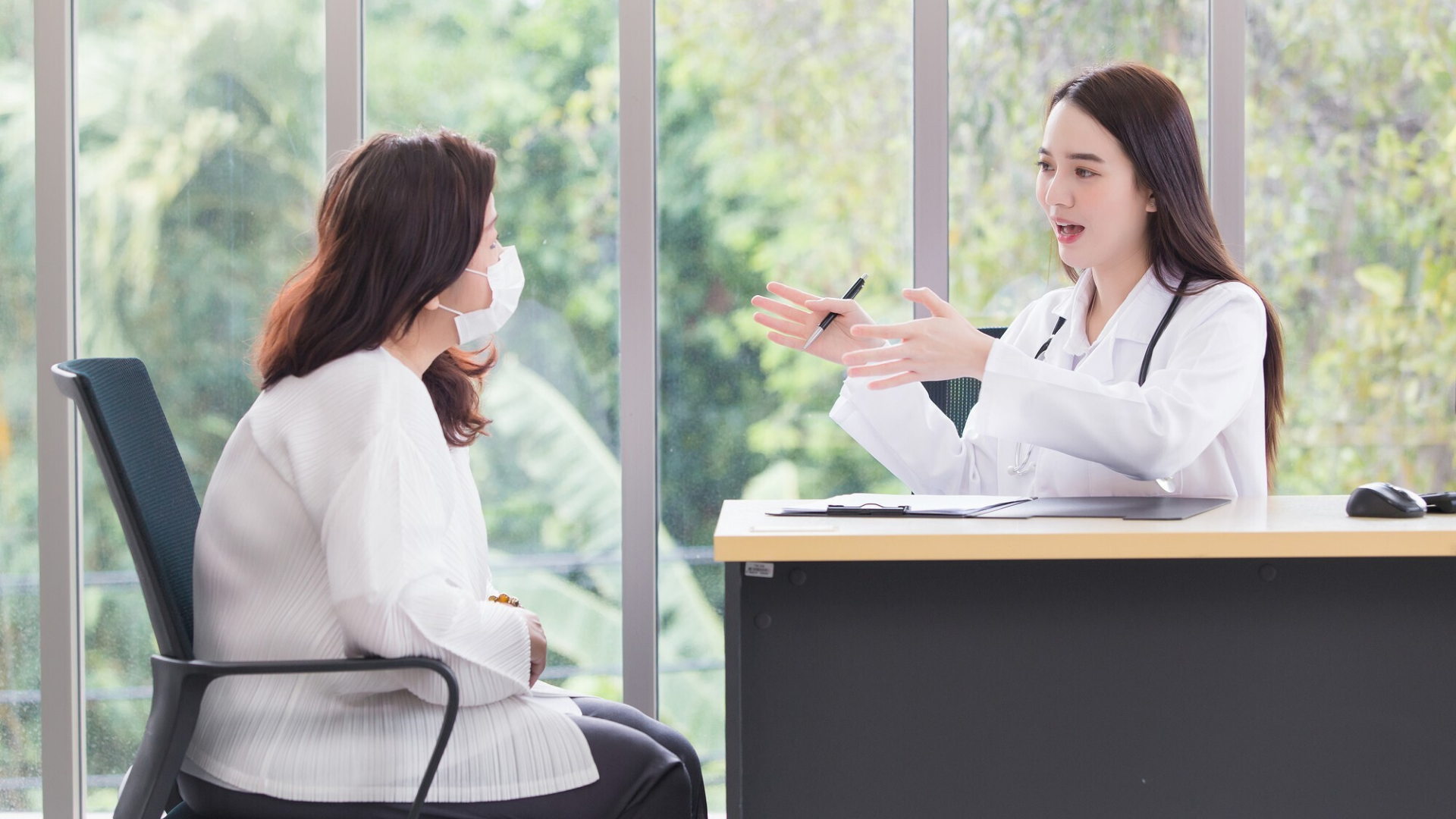 Nhân viên y tế sẽ tư vấn và hướng dẫn xét nghiệm khẳng định HIV tại cơ sở y tế đạt chuẩn