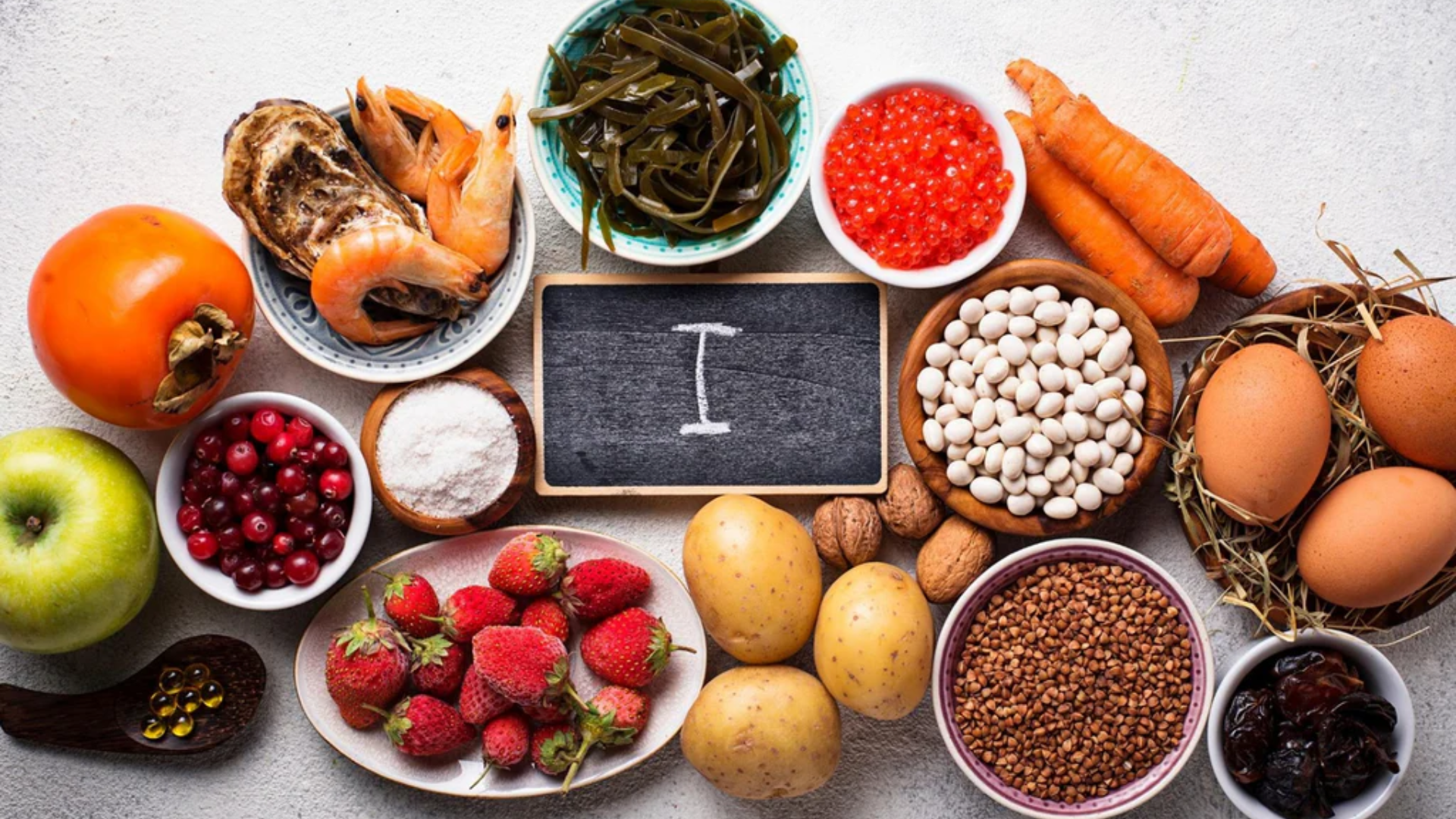 Để hỗ trợ quá trình phục hồi và giảm nguy cơ u tuyến giáp, người bệnh nên duy trì chế độ ăn giàu iốt