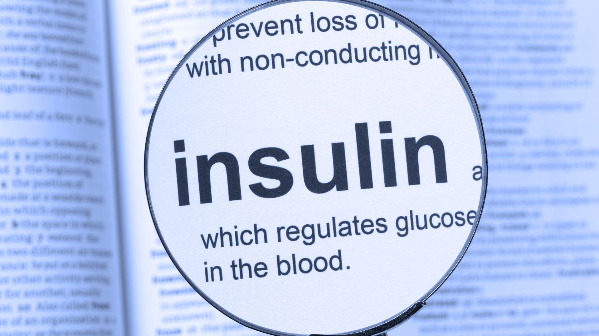 Insulin giúp vận chuyển đường từ máu vào tế bào để tạo năng lượng
