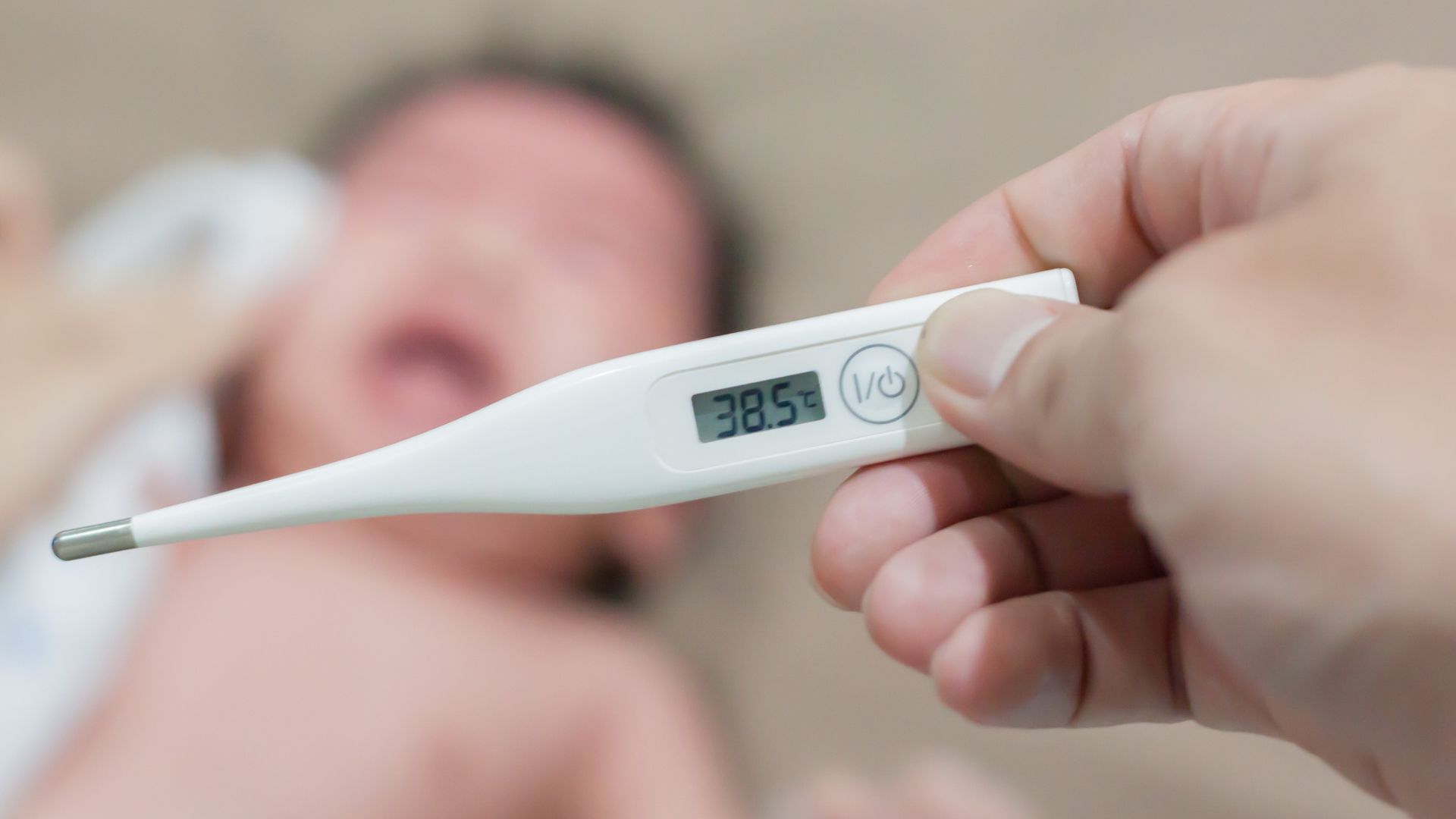 Trẻ sơ sinh bị sốt có thể làm thay đổi hình dạng của thóp